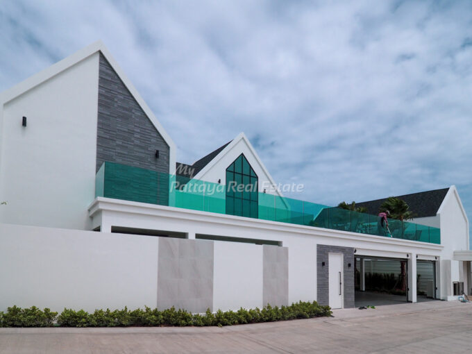 Larelana Villa Huay Yai Pattaya House For Sale – HELRLN01