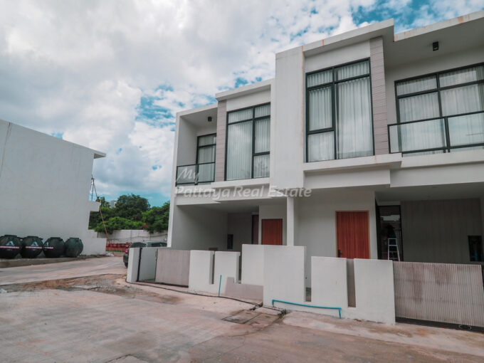 Villa La Richie Townhome For Sale 4 Bedroom With Private Jacuzzi - HEVLR01