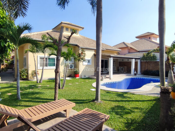 Classic Villa Village East Pattaya House For Sale – HECVV01