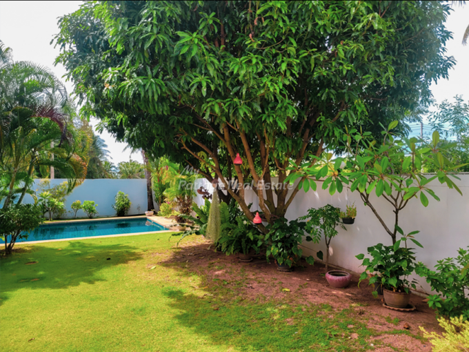 Private House With Private Pool in Nong Pla Lai for Sale & Rent 4 Bedroom - HE0019