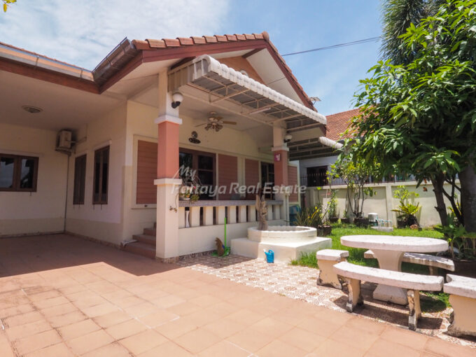 Phatson 1 Village East Pattaya House For Sale – HEBPS01