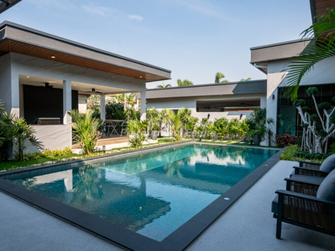 Horseshoe Point East Pattaya House For Sale – HEHSP01